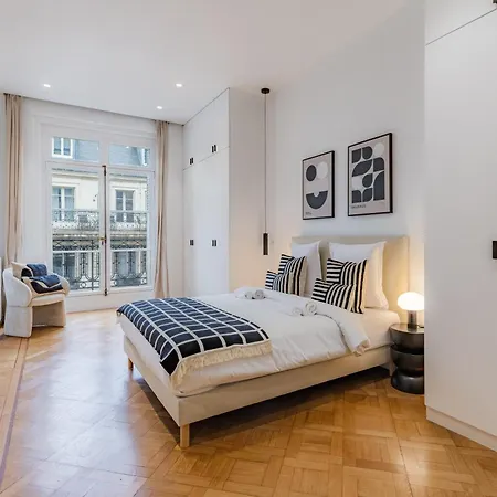 De Prestige Climatise * Paris